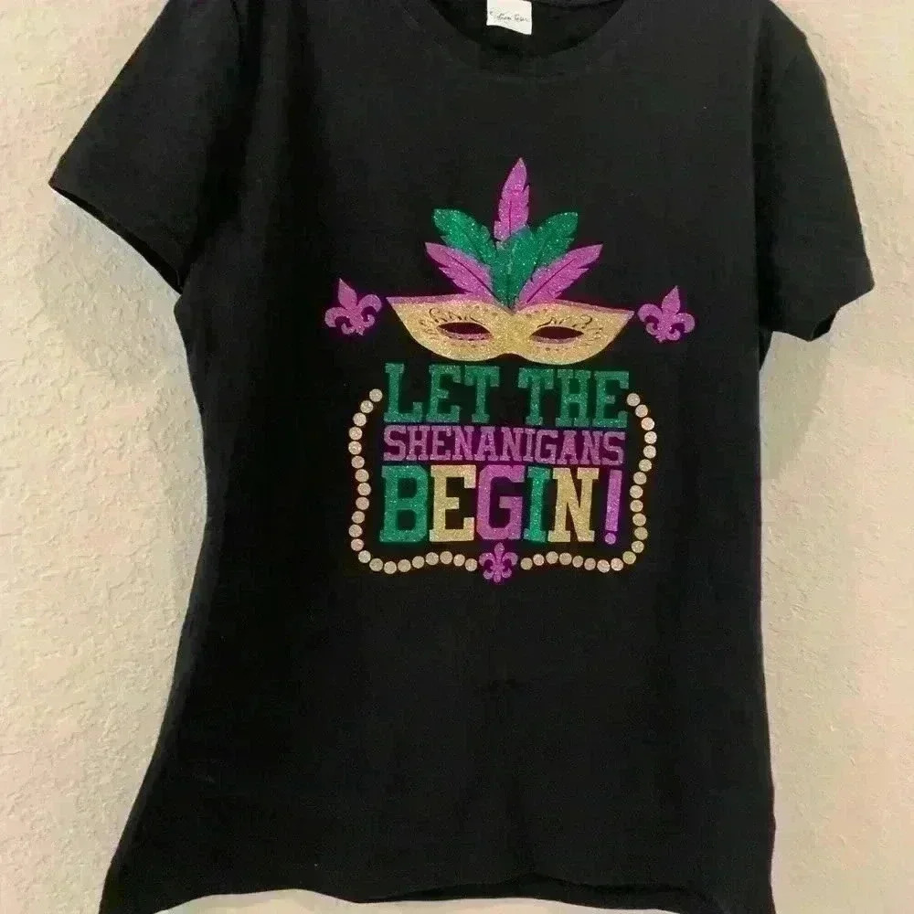 🔥2/30$ 🔥NWOT Mardi Gras sparkling t-shirt